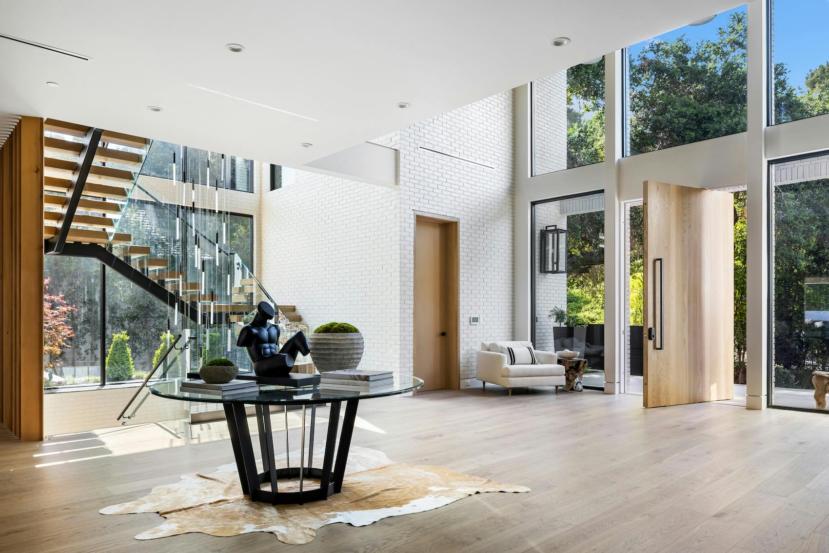 Meridith-Baer-Home-Home-Staging-Southern-California-Woodvale-Estate-Luxury-Homes-Modern-and-Contemporary-Foyer